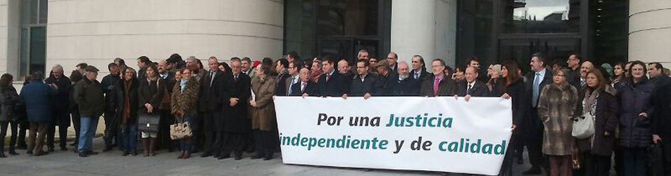 Jueces, fiscales y abogados piden por "una justicia independiente y de calidad", en el Palacio de Justicia de Pamplona.