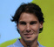 El tenista espa&ntilde;ol Rafael Nadal y la rusa Maria Sharapova posan para los fot&oacute;grafos durante el sorteo de Roland Garros.