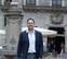 Luis Cacho, en la plaza del Consejo de Pamplona.	