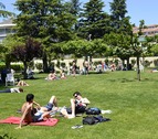 La mayoría de las piscinas de Pamplona ha abierto sus puertas este sábado dando inicio a la campaña de verano.