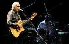 George Moustaki, en un concierto en Pamplona en octubre de 2005.