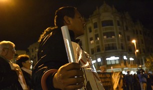 Más de un centenar de personas se reúnen para denunciar los desahucios