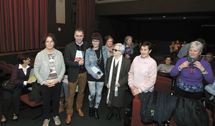 De izda. a dcha., Teresa L&aacute;inez, Mikel Alvira, Bel&eacute;n Galindo, Araceli Vicente y M&ordf; Pilar Burgaleta, entre los asistentes al acto.