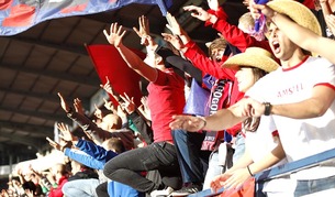 Los aficcionados apoyan a Osasuna.