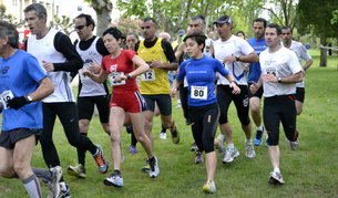 Atletas participantes en el Cross Lantzeluze de Berriozar