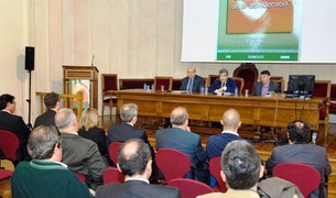 De izda. a dcha., el consejero Morr&aacute;s, Fern&aacute;ndez y Bosch durante la inauguraci&oacute;n del congreso.