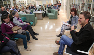 Kirmen Uribe en el club de Lectura de Diario de Navarra