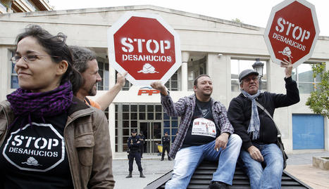 Concentración en Valencia contra los desahucios.. EFE