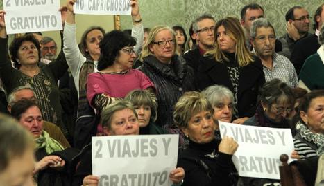 Las caras de los asistentes al pleno del jueves en Tudela reflejaron el sufrimiento de muchos familiares y usuarios del autobús.. BLANCA ALDANONDO
