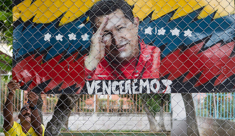  Venezuela se mantiene a la espera de nuevas noticias sobre la salud Chávez quien se encuentra en Cuba, donde hace poco más de 20 días fue sometido a una "compleja" operación quirúrgica por la reaparición del cáncer que padece.. efe