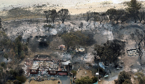 Imagen aérea de la costa de Boomer Bay, Tasmania, afectada por los incendios. EPA