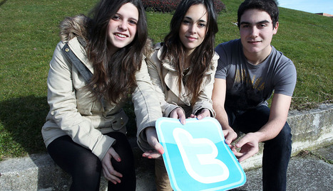 Nerea San Esteban Romero, Arantxa Recalde Periñán y Daniel Perrino Molinero. CALLEJA