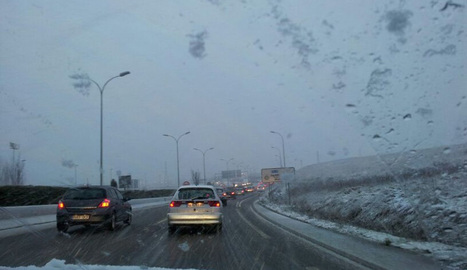 La nieve dificultada el tr&aacute;fico en la ronda de Pamplona a las ocho de la ma&ntilde;ana
