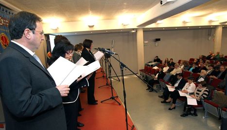 Alumnos del Aula de la Experiencia de Tudela, durante un recital poético que organizan cada año.. archivo