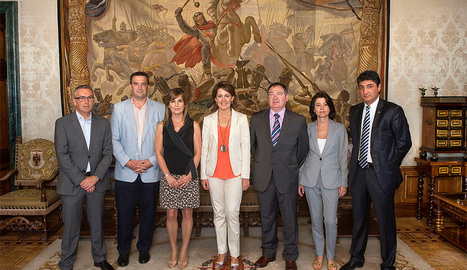 Barcina, junto a representantes de la Asociación de Empresarios de la Ribera.. CEDIDA