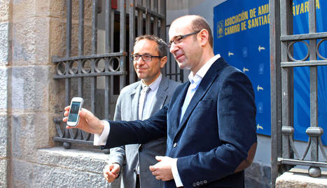 Carlos Mencos, junto al consejero de Cultura y Turismo, Juan Luis Sánchez de Muniáin.. cedida