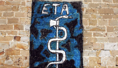 Un anagrama de ETA, en la pared de la iglesia de Arbizu. ARCHIVO