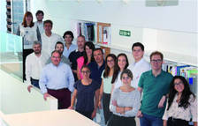 Imagen facilitada por la empresa SI Group de la plantilla. De izquierda a derecha y delante: Juan Catal&aacute;n, Miguel Garde, Borja Fuentes, Cynthia Mart&iacute;nez, Clara Pascual, Sergio Corc&iacute;n y Shaila Cuevas. Detr&aacute;s: Mar&iacute;a &Aacute;ngeles P&eacute;rez, Manel San Mart&iacute;n, Pablo Palacios, Guillermo Echeverr&iacute;a, Fabri&aacute;n Spang, Eztizen Acebedo, Antonio Rem&iacute;rez, Nieves Delgado, Iranzu Oyarz&aacute;bal y El&iacute;as Ferraz.