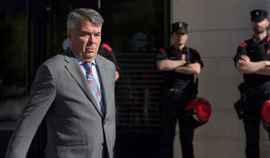 Agust&iacute;n Mart&iacute;nez Becerra, a su salida de la Audiencia