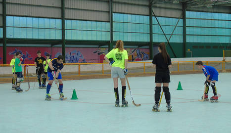 Clases de hockey en Lagunak con un doble campeón del mundo