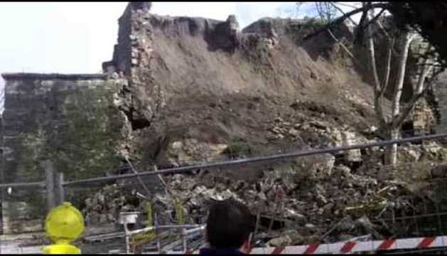 Derrumbe de la muralla en Labrit