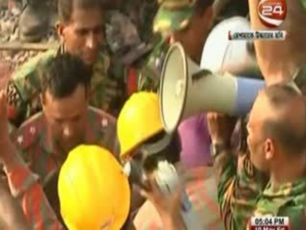 Rescatan a una mujer en Bangladesh el día que se superan los mil muertos