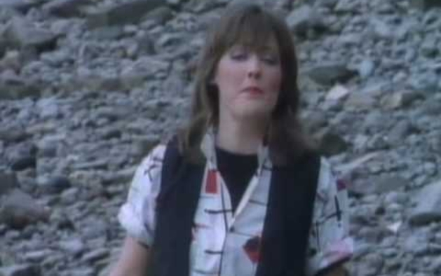 Katrina & The Waves - Walking On Sunshine
