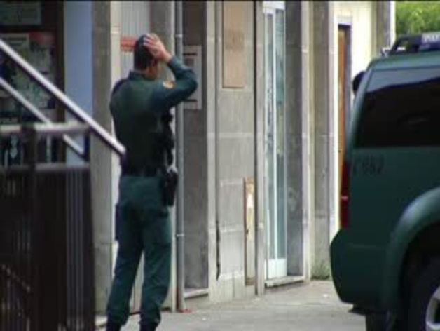 La Guardia Civil registra las viviendas de los dos terroristas