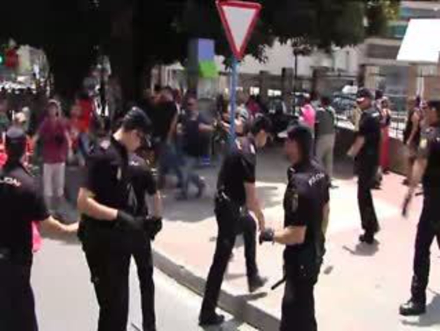 Protestas en la inauguración del AVE en Alicante