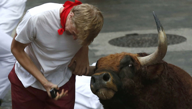 Un toro del Pilar empitona a un joven estadounidense en Santo Domingo