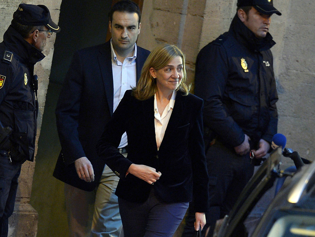 La infanta sale del juzgado de Palma tras un largo interrogatorio