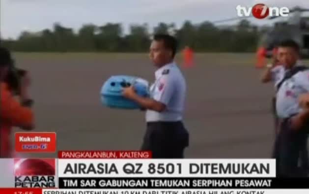 Localizan más restos del avión AirAsia desaparecido
