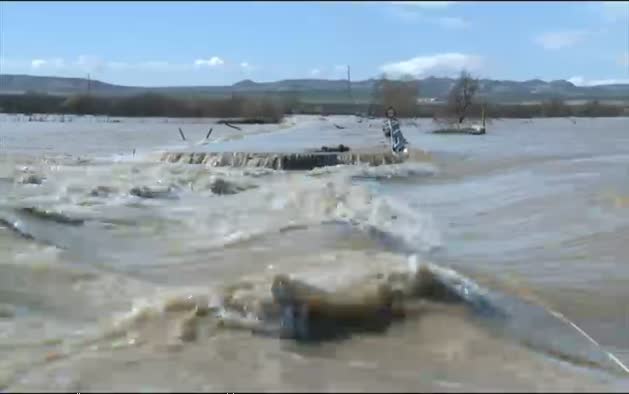 Tejerina visita las zonas afectadas por la crecida del Ebro