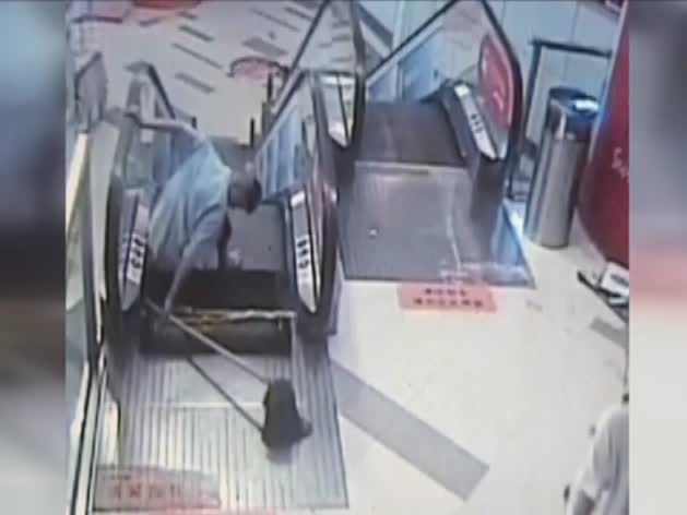 Atrapado por una escalera en Shanghái