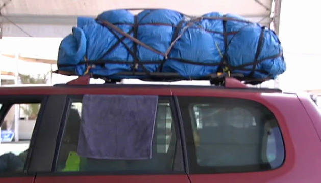 Fallece un inmigrante mientras viajaba dentro de una maleta.