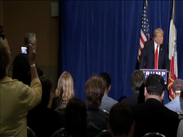 Donald Trum expulsa a un periodista hispano