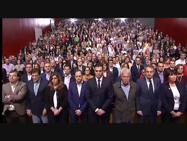 El PSOE guarda un minuto de silencio por los atentados de París