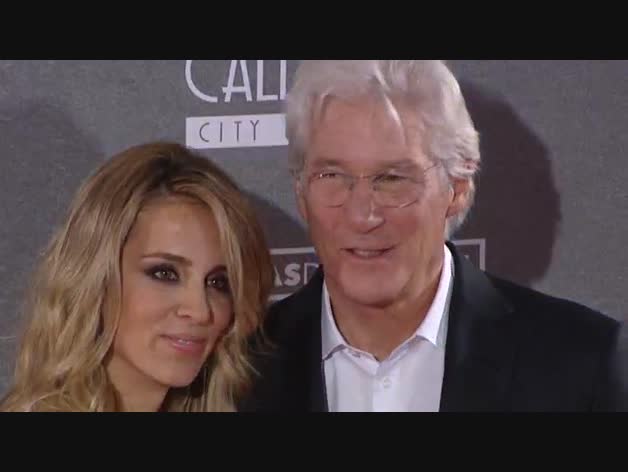 Richard Gere y Alejandra Silva, en el estreno 'Invisibles'.