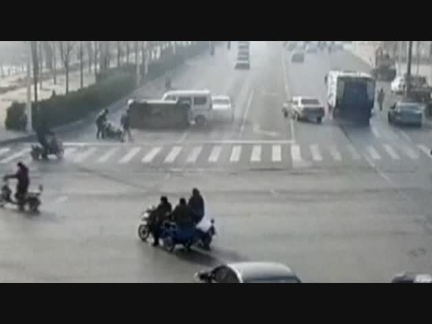 Obstáculo invisible en una carretera china