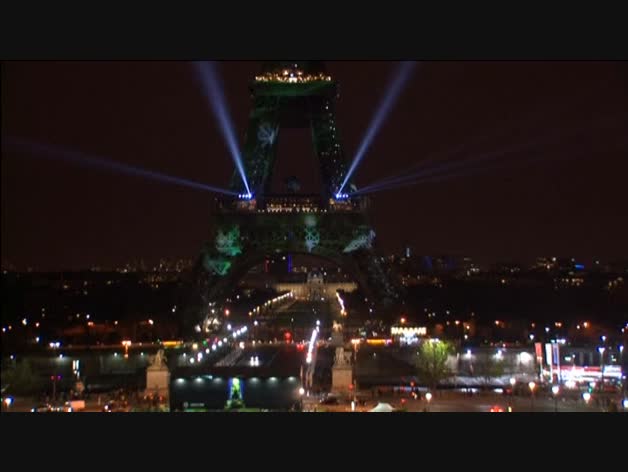 Iluminación de la Torre Eiffel por la Cumbre del Clima
