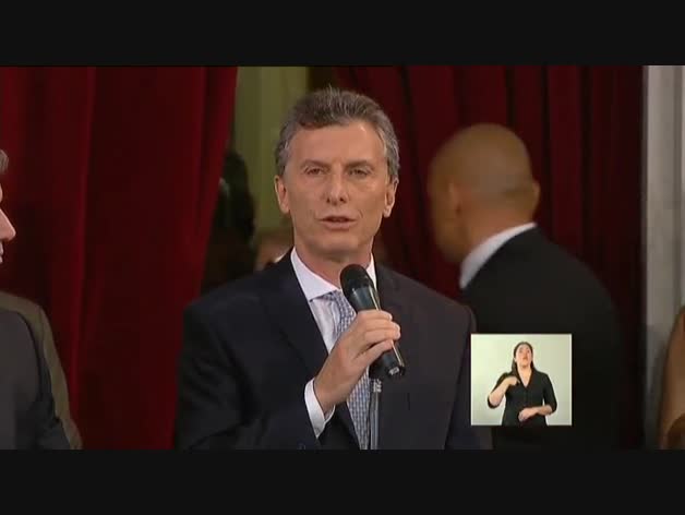 Mauricio Macri jura su cargo como presidente de Argentina