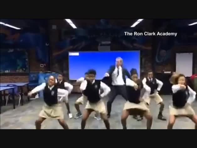 Un profesor y sus alumnos aceptan el reto del rapero DLOW