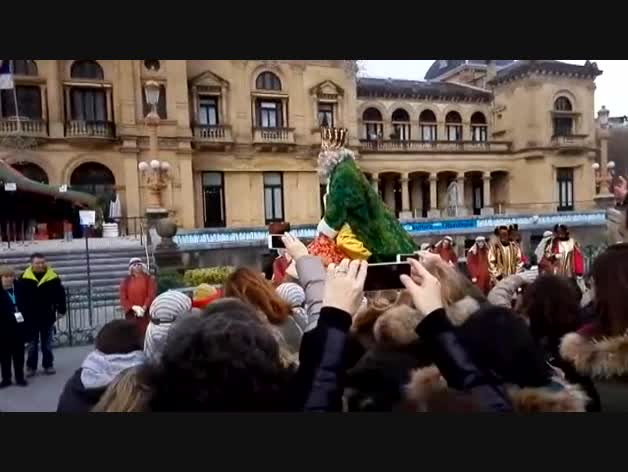 El camello le juega una mala pasada a Melchor en San Sebastián