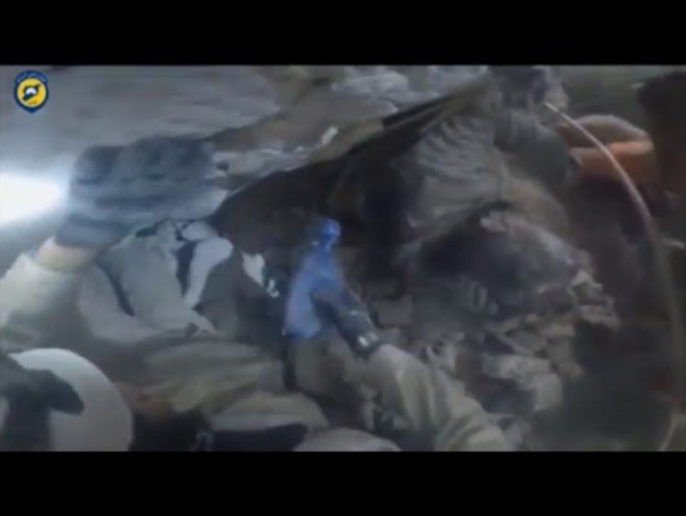Rescate en Siria tras un ataque aéreo a un pueblo 'rebelde'