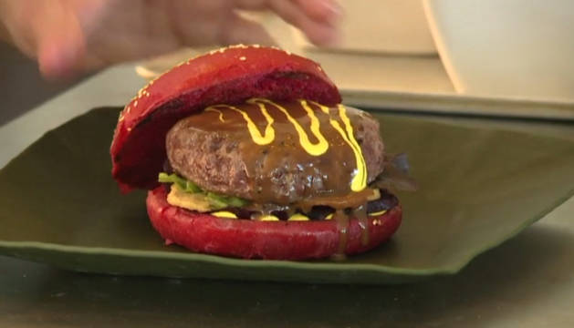 Paco Pérez huye de la presentación tradicional de las hamburguesas