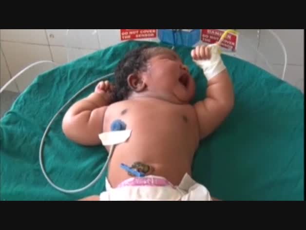 Una mujer de 19 años da a luz a a un bebé de casi 7 kilos