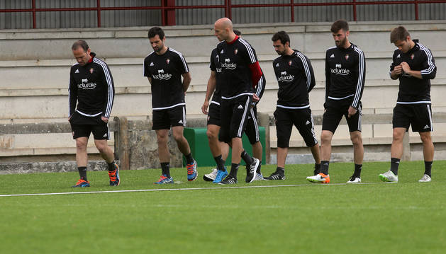 Nino, Miguel Flaño, Nauzet, De las Cuevas, Oier y Pucko, cabizbajos, en la sesión de recuperación de ayer.