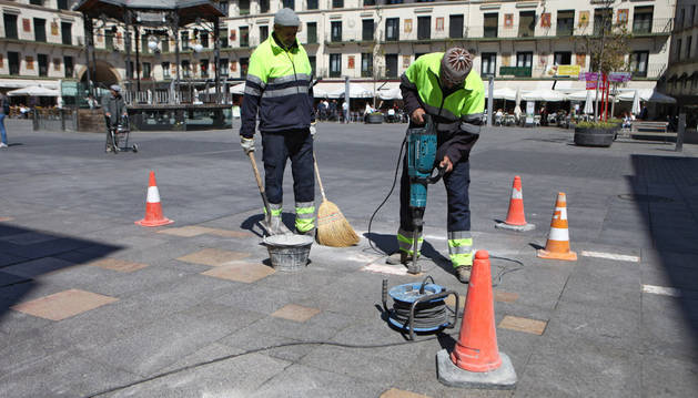 Tudela actúa en baldosas del centro tras ser condenada por una caída