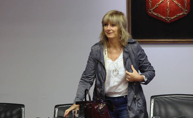 La consejera de Relaciones Ciudadanas e Institucionales, Ana Ollo, en su comparecencia en el Parlamento.