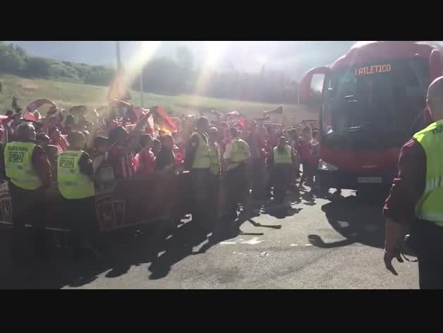 Llegada de Osasuna a El Sadar contra el Girona